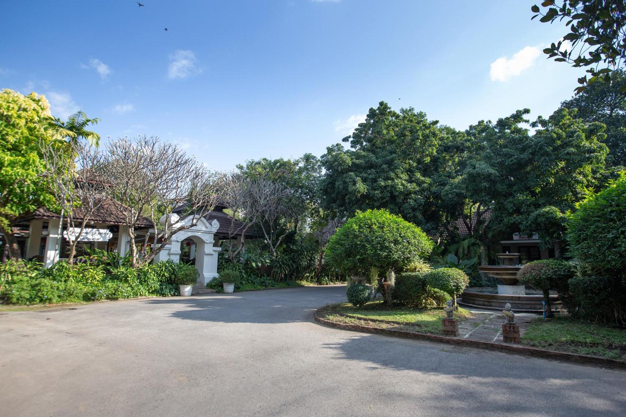 Eurasia Chiang Mai Hotel Buitenkant foto