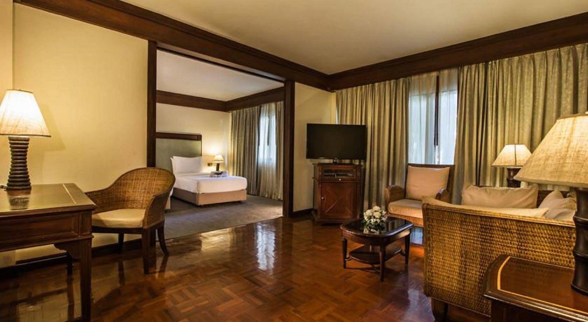 Eurasia Chiang Mai Hotel Buitenkant foto